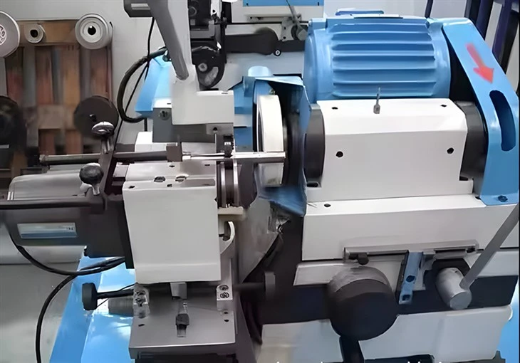High-Precision Centerless Grinding Machine for Industrial Batch Production factory